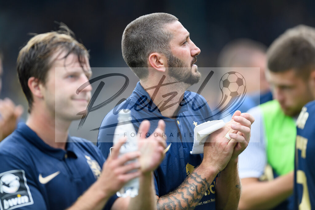EBSTSV20210828_080 | Fussball, Herren: Sascha Moelders (TSV 1860 Muenchen) enttaeuscht beim Spiel der 3. Liga zwischen Eintracht Braunschweig und TSV 1860 Muenchen im Eintracht-Stadion am 28.08.2021 in Braunschweig, Deutschland.DFB / DFL REGULATIONS PROHIBIT ANY USE OF PHOTOGRAPHS AS IMAGE SEQUENCES AND/OR QUASI-VIDEO. - Realisiert mit Pictrs.com