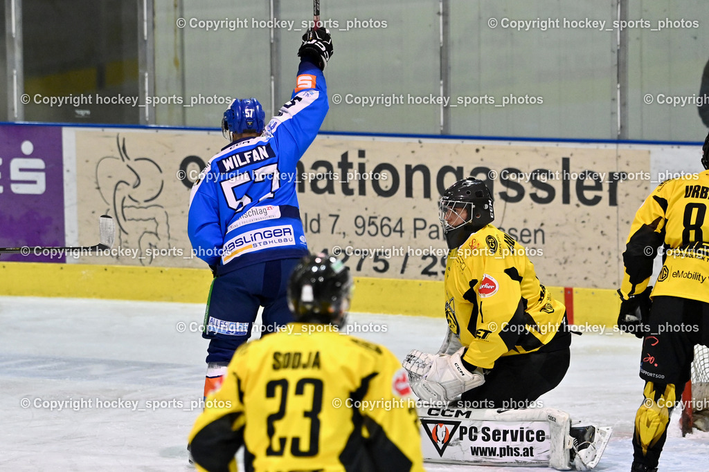 ESC SPARKASSE STEINDORF vs. MET PHOTOVOLTAIK HORNETS SPITTAL | Jubel #57 Wilfan Franz ESC Steindorf, #1 Zauchner Rene EC Hornets Spittal, ESC SPARKASSE STEINDORF vs. MET PHOTOVOLTAIK HORNETS SPITTAL, ESC SPARKASSE STEINDORF vs. MET PHOTOVOLTAIK HORNETS SPITTAL am 22.11.2025 in Steindorf (Ossiachersee Halle), Austria, (Photo by Bernd Stefan)