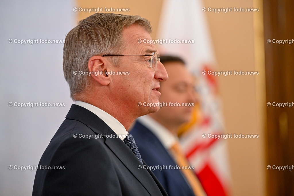 Pressekonferenz Land Ooe_ Praesentation Landeshaushalt 2024_ 07.11.2023-18 | 07.11.2023, Landhaus Linz, AUT, Pressekonferenz Land Ooe, Praesentation Landeshaushalt 2024 - Menschen entlasten. Wirtschaft foerdern, im Bild LH Thomas Stelzer (VP)