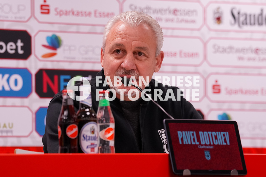 GER Rot-Weiss Essen vs. SSV Ulm, Fussball, 3. Liga, Spieltag 19, Saison 2025/2026, 20.12.2025 | GER Rot-Weiss Essen vs. SSV Ulm, Fussball, 3. Liga, Spieltag 19, Saison 2025/2026, 20.12.2025Foto: Fabian Friese - Realisiert mit Pictrs.com