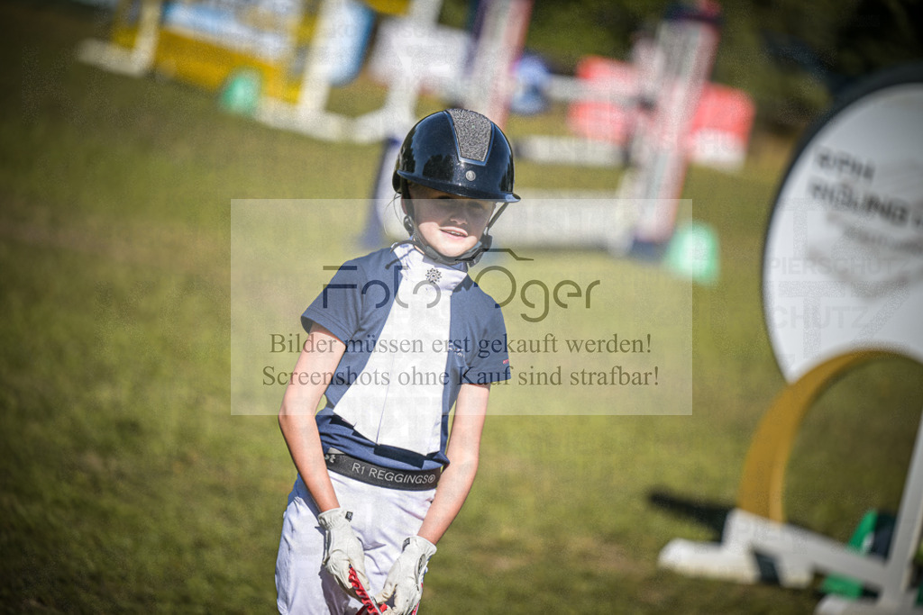DOS_0039 | Entdecke hochwertige Reitturnierfotos von Foto Oger. Professionell, emotional und authentisch – jetzt Lieblingsmomente im Shop bestellen.Deutschlandweite Turnierfotografie. - Realisiert mit Pictrs.com