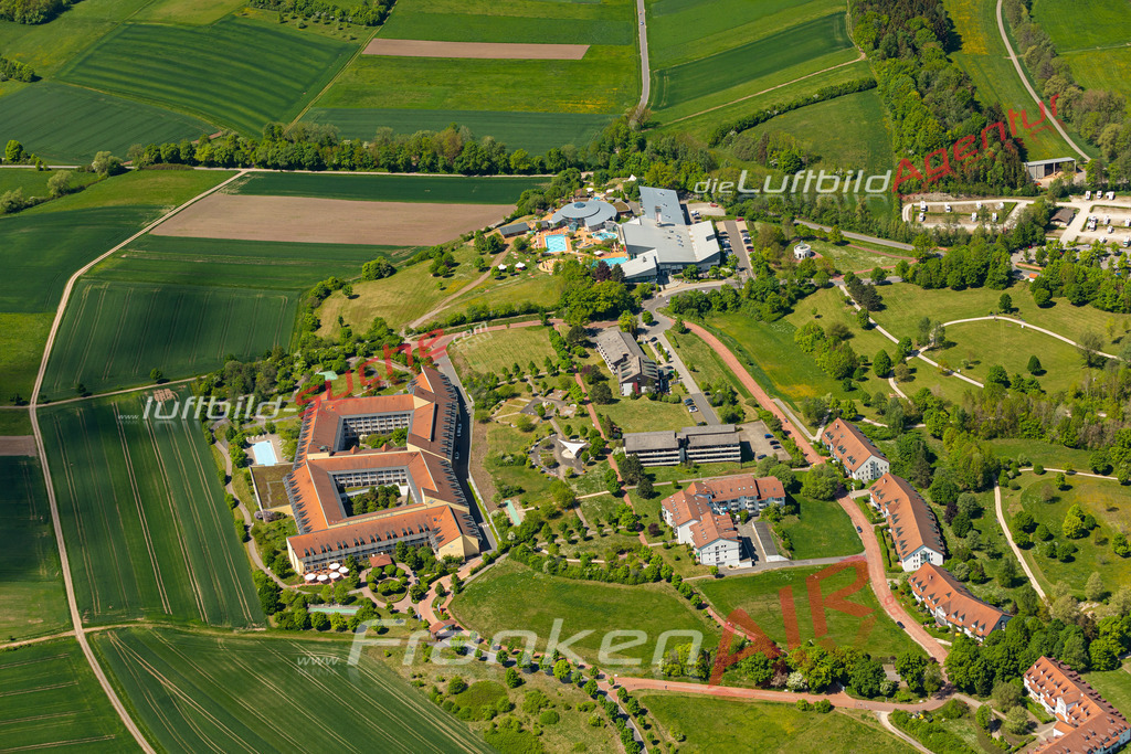 Aktuelles Luftbild von Therme Bad Rodach - Die Luftaufnahme wurde 2022 mittels UL-Flugzeug erstellt ( keine Drohne ) - hochauflösende Kamera-Systeme von  Canon -Beste Qualität - Für grossformatige Ausdrucke geeignet. Die Geschenkidee !