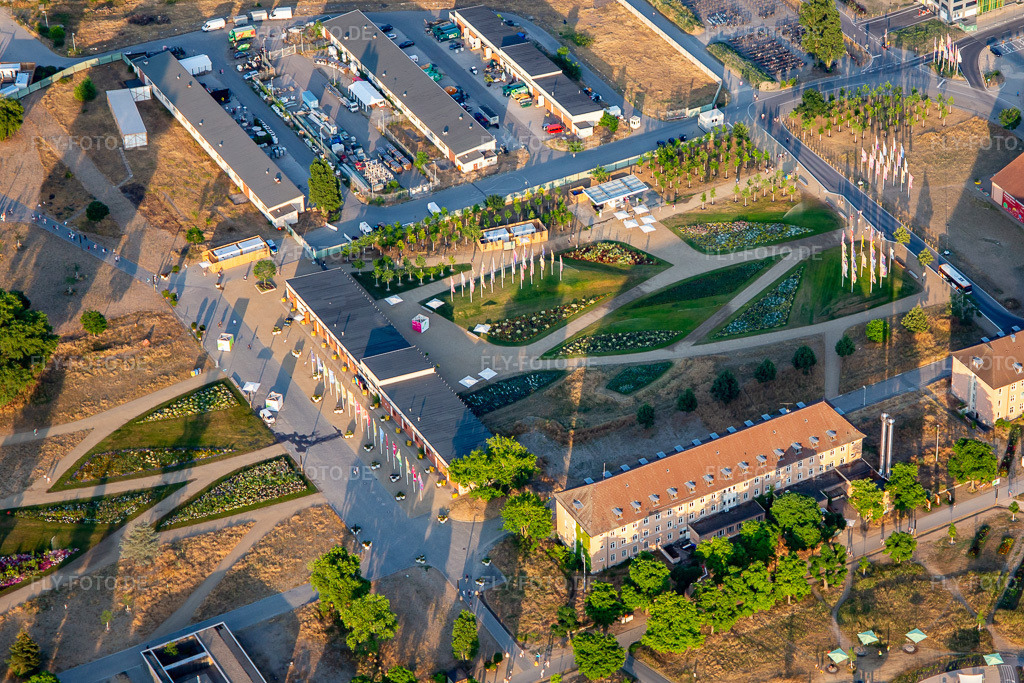 Luftbild: Willkommensbereich des Spinelli-Park der Bundesgartenschau Mannheim BUGA 2023 im Ortsteil Feudenheim in Mannheim im Bundesland Baden-Württemberg in Deutschland.Foto: IMG_137159.jpg vom 24.06.2023 durch Werner Riehm/FLY-FOTO.deAuflösung des Originals: 4313 x 2875 px