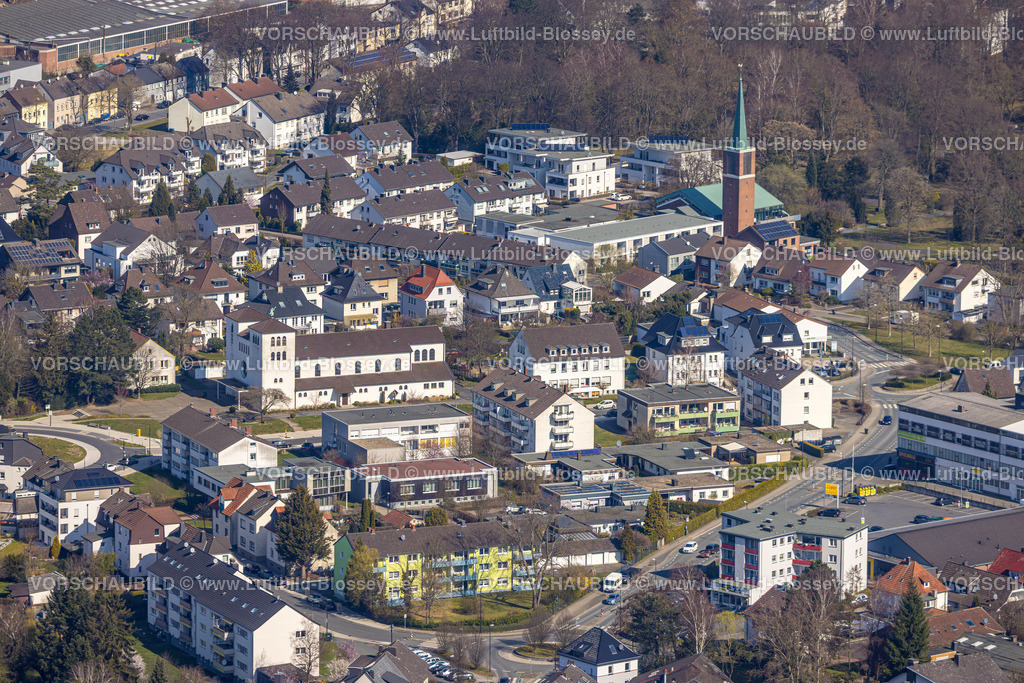 Arnsberg220301834Neheim | Luftbild, kath. Kirche St. Michael sowie Neubau mit Erweiterungsbau für betreutes Wohnen mit Tagespflege im ehemaligen Kirchengebäude der Pauluskirche sowie  evang. Bonhoeffer-Kindergarten in Neheim, Arnsberg, Sauerland, Nordrhein-Westfalen, Deutschland