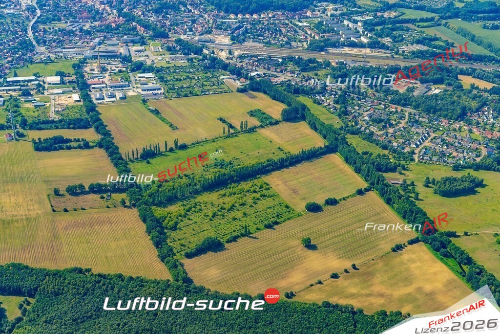 Luftbild der Stadt Ludwigslust - Die Luftaufnahme wurde 2025 vom UL-Flugzeug heraus erstellt ( keine Drohne ) - Hochauflösende Luftaufnahme - für professionelle Ausdrucke geeignet. Die Geschenkidee !Hier alle&nbsp;Infos zur Lizenzierung der LuftaufnahmeWir fliegen auch dieses Jahr wieder in Ihre Region um Luftbilder zu erstellen.- Luftbild anfragen