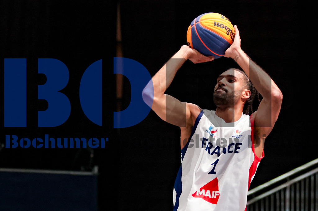 SES_TTG3X320250718-1854 | bond - Realisiert mit Pictrs.com