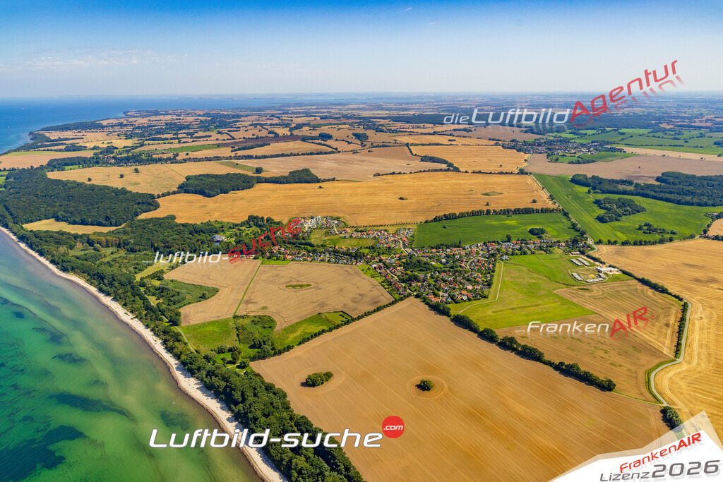 Schrägluftbild  Groß Schwansee  Kalkhorst - Das Luftbild wurde 2025 vom UL-Flugzeug heraus erstellt (ohne Drohne- keine Drohnenaufnahme ) - Hochauflösende Luftaufnahme -Nicht vergleichbar mit Google Maps oder Satelittenbilder- Die Geschenkidee !Mit Lizenz und Bildrechte bestellbar