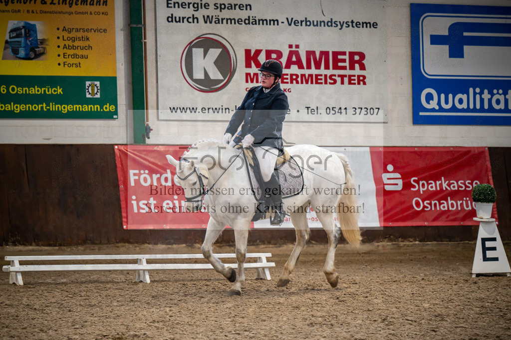 Hallenreittunier Voxtrup 2023 | Entdecke hochwertige Reitturnierfotos von Foto Oger. Professionell, emotional und authentisch – jetzt Lieblingsmomente im Shop bestellen.Deutschlandweite Turnierfotografie. - Realisiert mit Pictrs.com