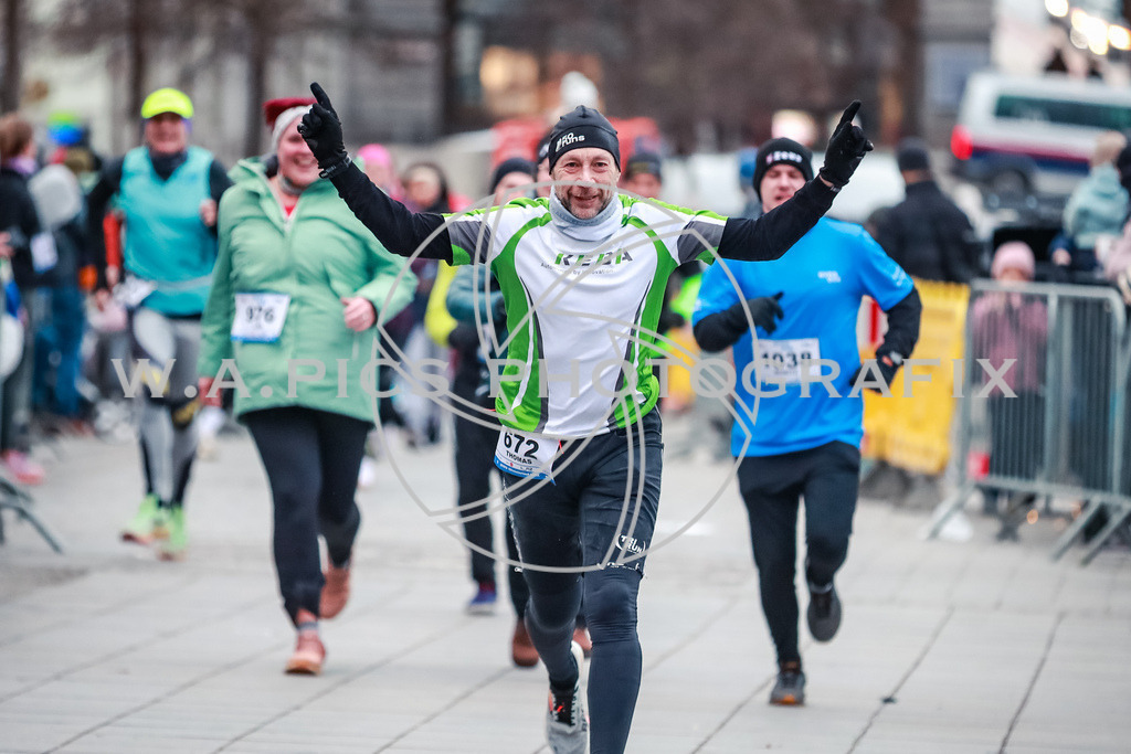 SILVESTERLAUF LINZ 25 | Linz, AUSTRIA, 31. Dezember 25, TRIRUN SILVESTERLAUF LINZ 25 , Image shows: 
Photo: WAPICS / BINDER Manuel