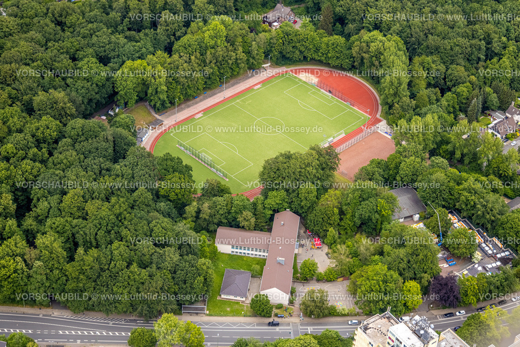 Bochum220604898 | Luftbild, Sportplatz TuS Querenburg, Grundschule Waldschule, Querenburg, Bochum, Ruhrgebiet, Nordrhein-Westfalen, Deutschland
