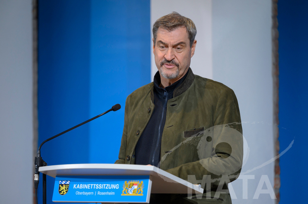 _DW04845 | Bayerns Ministerpräsident Markus Söder (CSU) bei einer Pressekonferenz im Lokschuppen. Rosenheim, 02.12.2025 Bayern Deutschland - Realisiert mit Pictrs.com