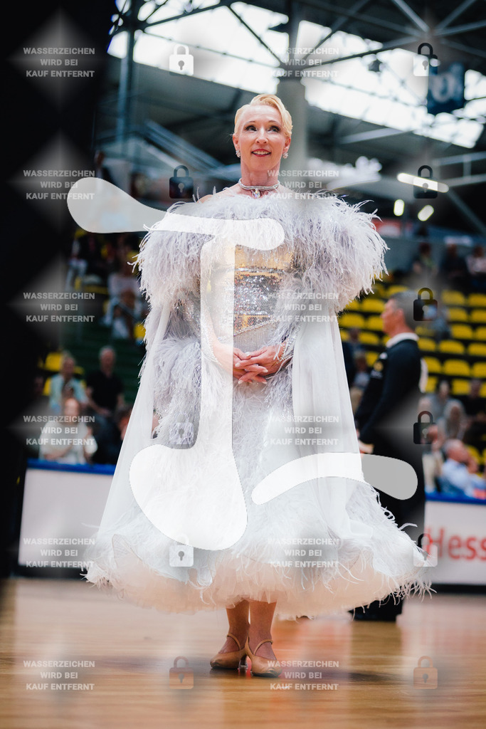 Hessen Tanzt WDSF Open Senior III Standard 4th (332) Thomas Schmidt _ Susanne Schmidt (Schwarz-Rot-Club Wetzlar)-2025-05-17-0490 | Webshop for digital downloads and prints of dance sport, event & show photographer Julian Link - Realisiert mit Pictrs.com