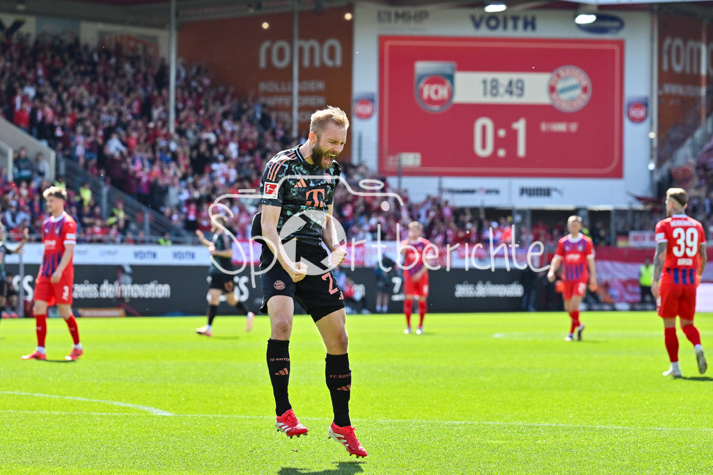 1. FC Heidenheim - FC Bayern München | Jubel der Gaeste nach dem Treffer zum 0-2 duch Konrad LAIMER (FC Bayern Muenchen 27) / Tor / Torschuetze / Freude / Happy / Bundesliga: 1. FC Heidenheim - FC Bayern Muenchen, Voith Arena am 19.04.2025