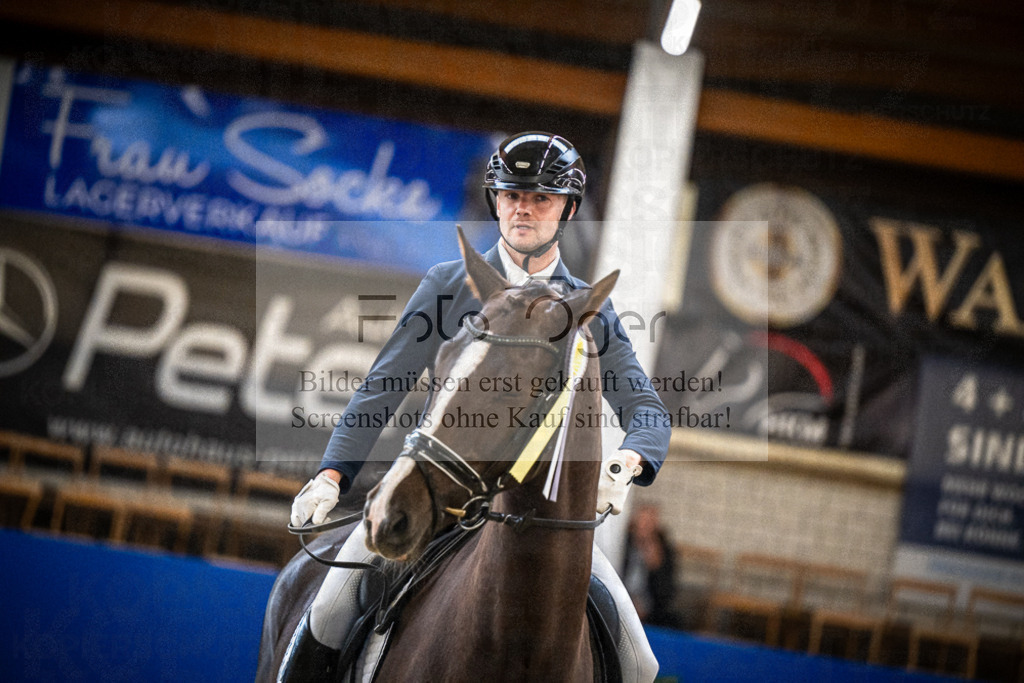 DOS_0037 | Entdecke hochwertige Reitturnierfotos von Foto Oger. Professionell, emotional und authentisch – jetzt Lieblingsmomente im Shop bestellen.Deutschlandweite Turnierfotografie. - Realisiert mit Pictrs.com