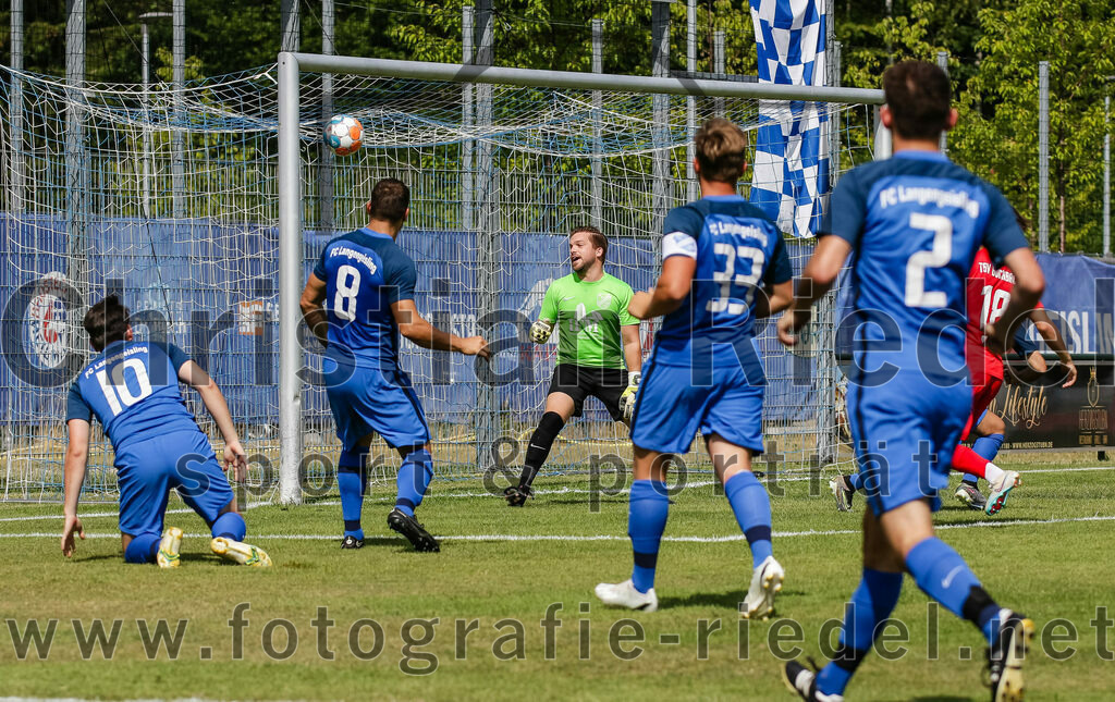 2023-07-08_024_FC_Langengeisling_gegen_TSV_Buchbach | Erding, Deutschland, 08.07.2023:
Fußball, Bezirksliga Oberbayern Ost 2023 / 2024, Testspiel, FC Langengeisling gegen TSV Buchbach, Endergebnis: 0:6

Maximilian Maier (FC Langengeisling, #10), Andreas Buchberger (FC Langengeisling, #8), Torwart Christian Brader (FC Langengeisling, #1), Hannes Dornauer (FC Langengeisling, #33), Lucas Seeholzer (FC Langengeisling, #2)

Foto: Christian Riedel / fotografie-riedel.net