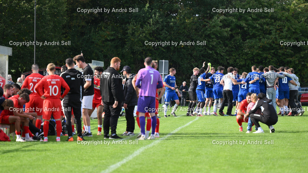 SpVg Eidertal Molfsee vs Inter Türkspor Kiel | Jubel bei Molfsee über den Derbysieg / Fußball-Landesliga Schleswig Männer 2026/2027 / SpVg Eidertal Molfsee vs Inter Türkspor Kiel / Platz A / Molfsee / 03.10.26 - Realisiert mit Pictrs.com