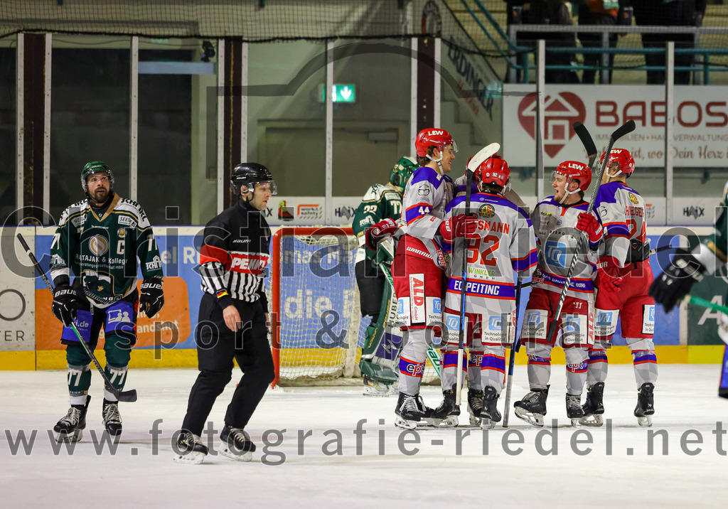 2026-02-15_127_TSV_Erding_gegen_EC_Peiting | Erding, Deutschland, 15.02.2026:Eishockey, Oberliga Süd 2025 / 2026, 47. Spieltag, TSV Erding gegen EC Peiting, Endergebnis: 4:5Moritz Köttstorfer (EC Peiting, #44), Sebastian Lassmann (EC Peiting, #92)Foto: Christian Riedel / fotografie-riedel.net