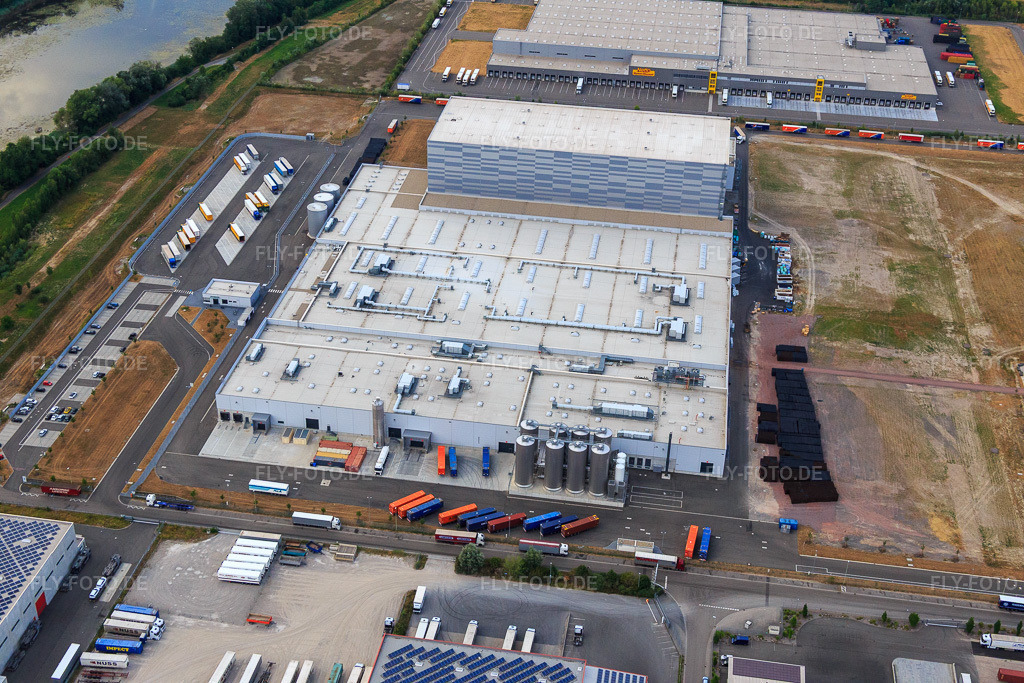 Luftbild: Pfälzer Erfrischungsgetränke GmbH in Wörth am Rhein im Bundesland Rheinland-Pfalz in Deutschland. Foto: IMG_083749.jpg vom 24.07.2015 durch Werner Riehm/FLY-FOTO.deMEG Gruppe - MEG Gruppe