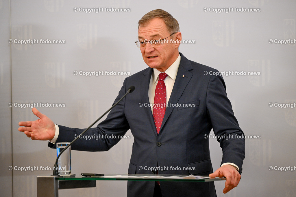 Pressekonfernz Land Ooe_ Einigung zur Westspange Steyr_ 26.01.2024-12 | 26.01.2024, Linz, AUT, Pressekonferenz Land Ooe, Einigung zur Westspange Steyr - Praesentation der verkehrlichen Wirkungsanalyse im Bild LH Thomas Stelzer (VP, Landeshauptmann Ooe)