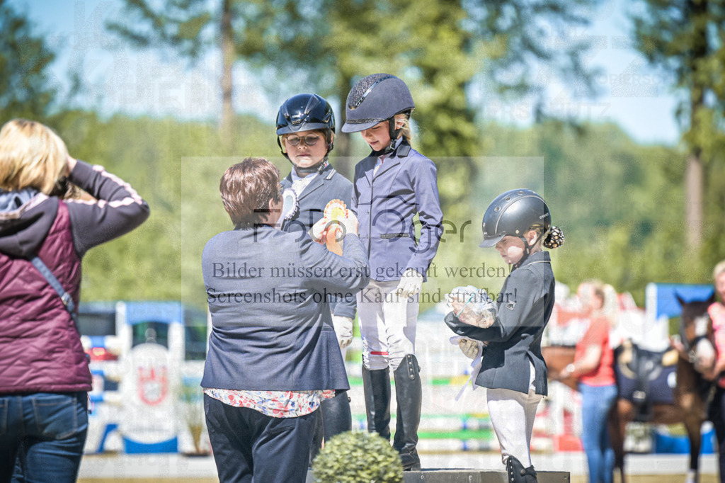 DOS_8656 | Entdecke hochwertige Reitturnierfotos von Foto Oger. Professionell, emotional und authentisch – jetzt Lieblingsmomente im Shop bestellen.Deutschlandweite Turnierfotografie. - Realisiert mit Pictrs.com