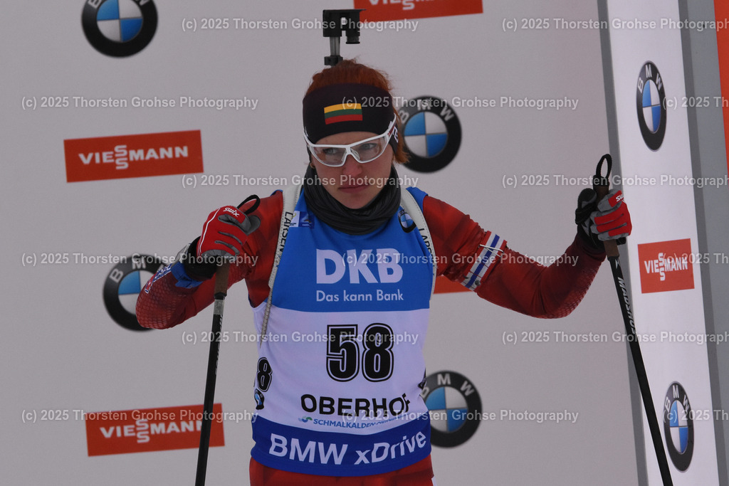 IBU WC Biathlon Oberhof 2018 | RASIMOVICIUTE Diana (LTU) beim Start; IBU WC Biathlon Oberhof 2018, 7.5 km Sprint Frauen am 04.01.2018 in der DKB Ski Arena in Oberhof, (Deutschland) - Realisiert mit Pictrs.com