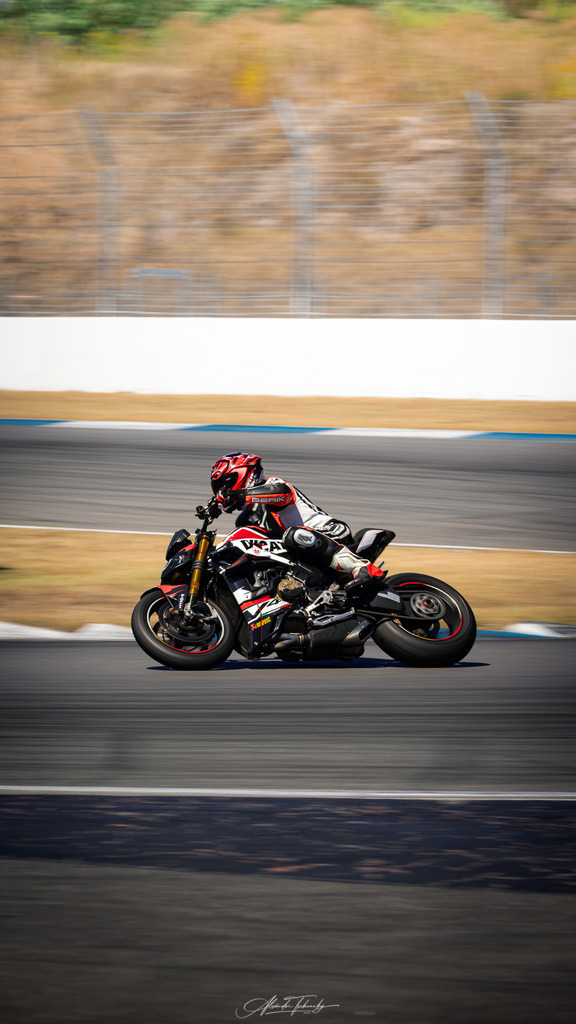 Ducati Trackday Hockenheimring 2026 | Entdecken Sie die faszinierende Welt von Alexander Tschuncky Arts: Kreative Fotografie, atemberaubende Automobilkunst und hochwertiger Bilderdruck. Lassen Sie sich inspirieren! - Realisiert mit Pictrs.com