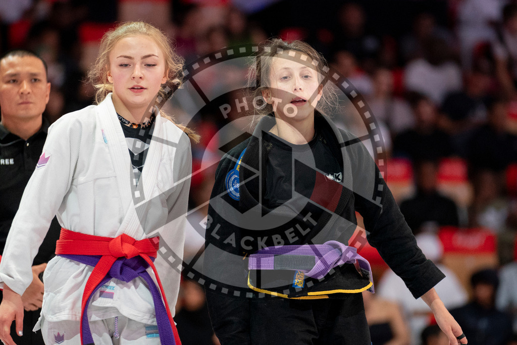 20231109PBB6290 | Fighters compete during the AJP World Professional Championship in the Mubadala Arena in Abu Dhabi, Arab United Emirates, on November 9, 2023.