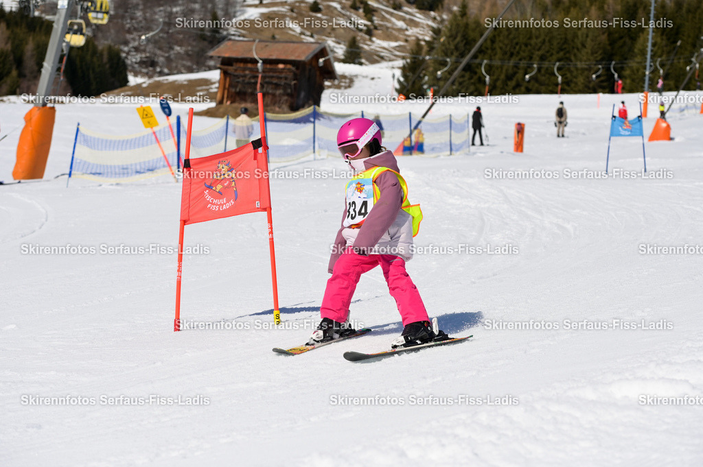 SRF_27.02.2026_735 | Skirennfotos,Serfaus,Fiss,Ladis,Kinderskirennen,Winter,Tirol,Oberland,skirace,SFL,feelfree,weil wir's genießen,ski,Ski,skifahren,Sonnenplateau, - Realisiert mit Pictrs.com