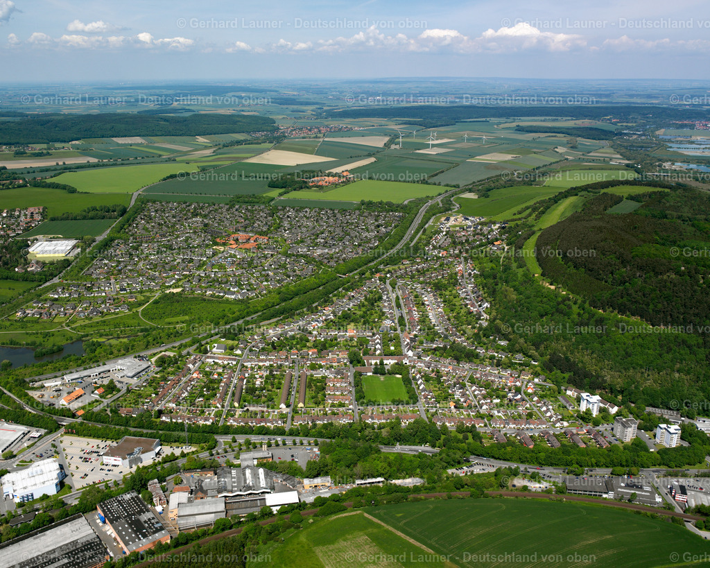 2638409 | GOSLAR OHLHOF 09.06.2006 Wohngebiet - Mischbebauung der Mehr- und Einfamilienhaussiedlung  in Ohlhof im Bundesland Niedersachsen, Deutschland // Residential area - mixed development of a multi-family housing estate and single-family housing estate  in Ohlhof in the state Lower Saxony, Germany Foto: Gerhard Launer
