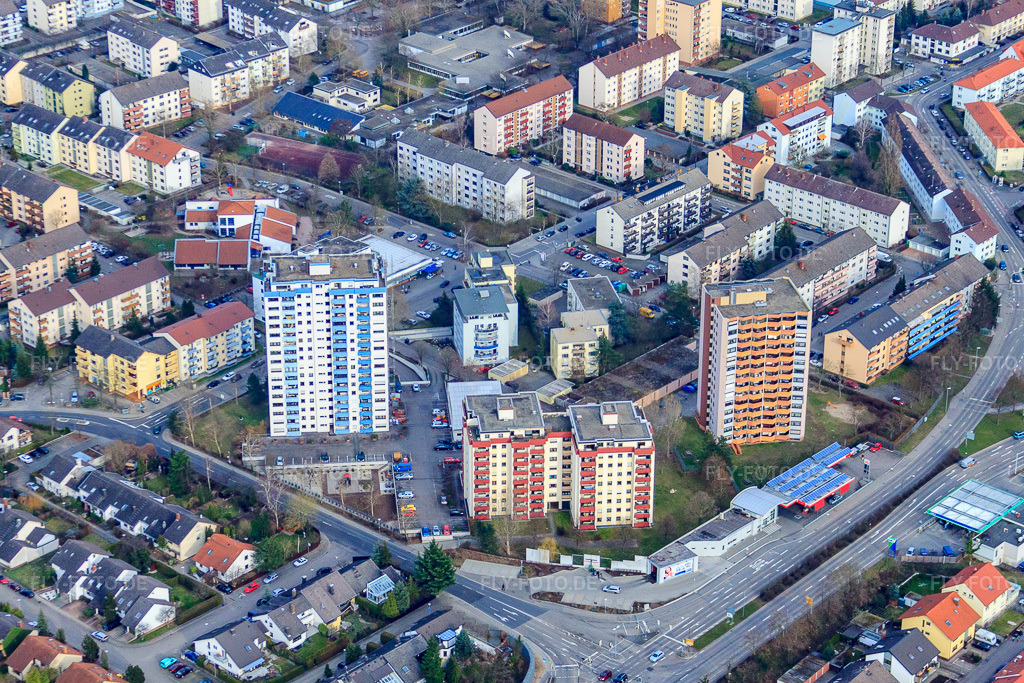 Luftbild: Hochhauswohnbauten an der Friedrichsfelder Straße Ecke Mannheimer Landstr in Schwetzingen im Bundesland Baden-Württemberg in Deutschland. Foto: IMG_25084.jpg vom 18.03.2010 durch Werner Riehm/FLY-FOTO.de