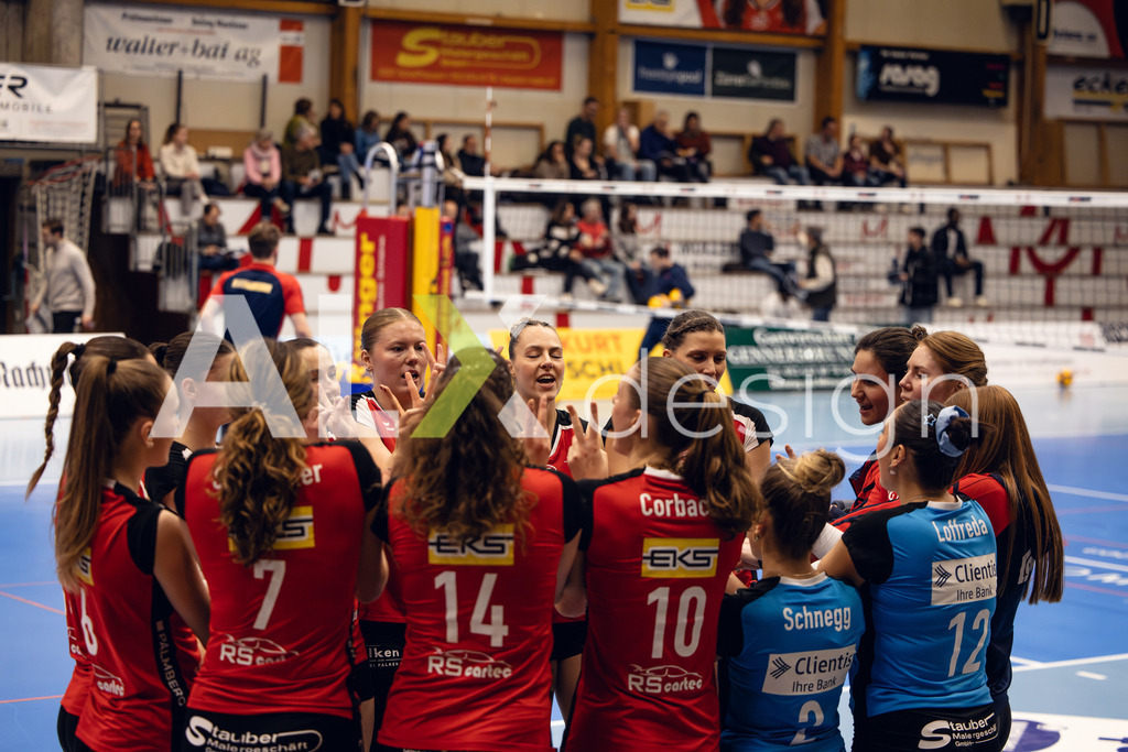 Volleyball I Frauen I Saison 2025-2026 I Volleyball NLA | Women I Round 14 I VC Kanti Schaffhausen - NLZ Volleyball Academy Zürich I 16.01.2026 | VC Kanti Schaffhausen - Spielerinnenkreis - Realisiert mit Pictrs.com