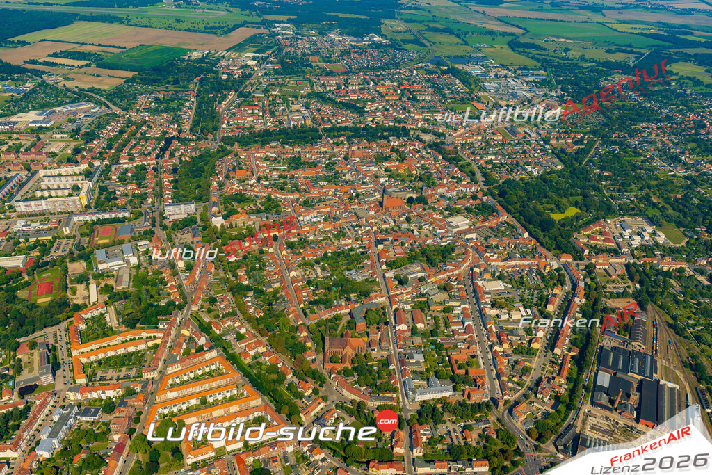 Schöne Luftaufnahme als Geschenk in Skyline Stendal - Die Luftbildaufnahme wurde 2025 vom UL-Flugzeug heraus erstellt ( keine Drohne ) - Hochauflösende Luftaufnahme -Nicht vergleichbar mit Google Maps oder Satelittenbilder- Die Geschenkidee !Mit Lizenz und Bildrechte bestellbar