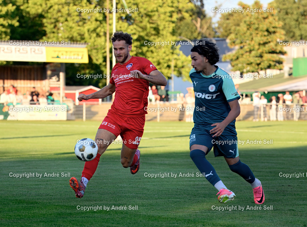 PSV Neumünster vs TSB Flensburg | Ayoub Assameur (PSV #8) vs Noel Kurzbach (TSB #25) / Fußball-Oberliga Männer 2026/2027 / PSV Neumünster vs TSB Flensburg / PSV Stadion Platz A / Neumünster / 07.08.26 - Realisiert mit Pictrs.com