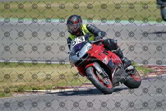26BT02-1884 | markuskiefer.com - Realisiert mit Pictrs.com