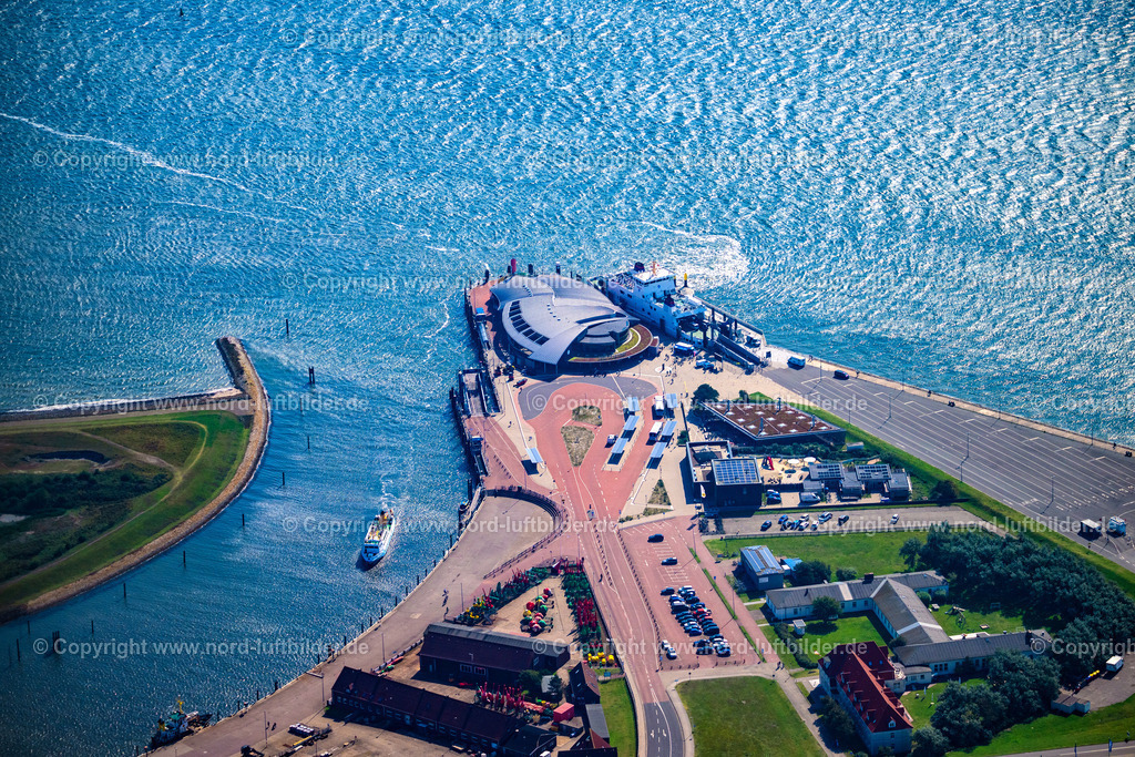 Norderney_Hafen_Frisia_III_Fährschiff_ELS_5762050924 | NORDERNEY 05.09.2024 Fähr- Hafenanlagen an der Meeres- Küste der Nordseeinsel Norderney Mit den Fährschiff Frisia III im Bundesland Niedersachsen, Deutschlan. Weiterführende Informationen bei: Adler-Schiffe GmbH & Co. KG. // Faehr- Hafenanlagen an der Meeres- Kueste der Nordseeinsel Norderney Mit den Faehrschiff Frisia III im Bundesland Niedersachsen, Deutschlan. Further information at: Adler-Schiffe GmbH & Co. KG. Foto: Martin Elsen