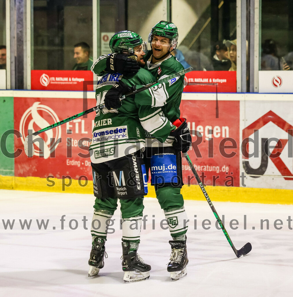 2023-11-12_132_TSV_Erding_gegen_EHC_Koenigsbrunn | Erding, Deutschland, 12.11.2023:
Eishockey, Bayernliga Vorrunde 2023 / 2024, 9. Spieltag, TSV Erding gegen EHC Königsbrunn, Endergebnis: 3:2

Elias Maier (Erding Gladiators, #15)

Foto: Christian Riedel / fotografie-riedel.net