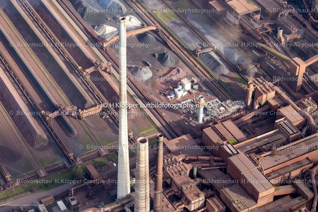 Luftbild Duisburg Thyssenkrupp-6696 | Technische Anlagen und TKSE Hochofenbetrieb im Industriegebiet der " thyssenkrupp Steel Europe AG " im Ortsteil Bruckhausen in Duisburg im Ruhrgebiet im Bundesland Nordrhein-Westfalen, Deutschland. - Realisiert mit Pictrs.com
