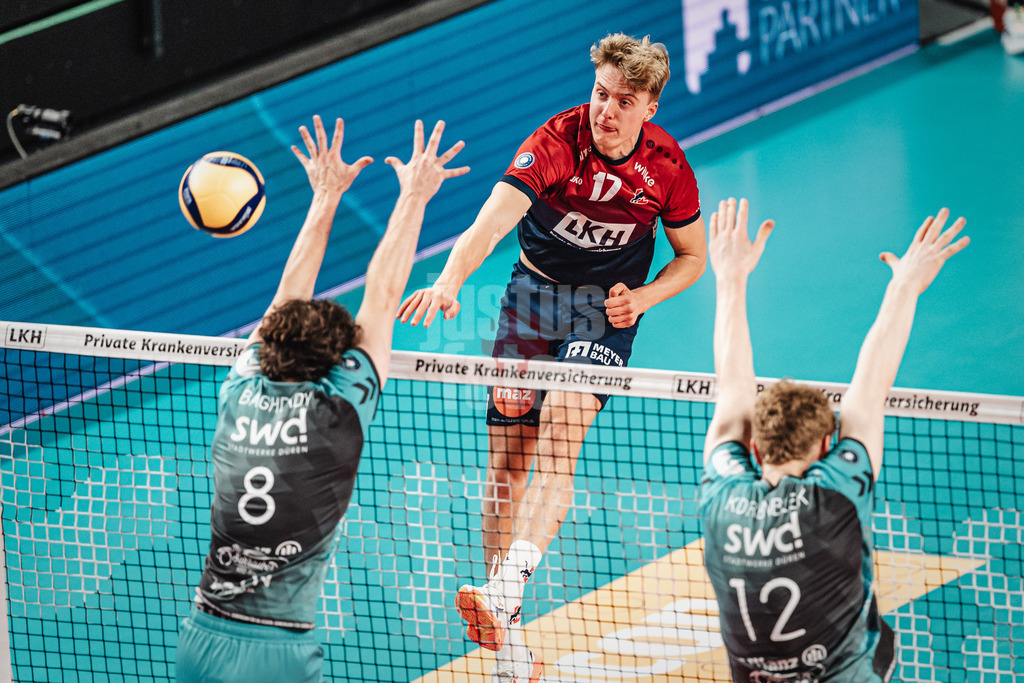 Volleyball | Herren | Saison 2025/2026 | 1. Volleyball Bundesliga Männer | DVV Pokal Halbfinale | SVG Lüneburg vs. SWD powervolleys Düren | 16.12.2025 | Axel Valentin Enlund (#17, SVG Lüneburg) beim Angriff