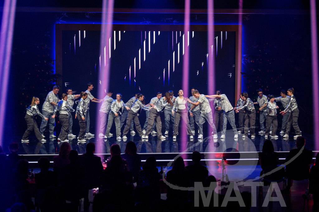 _DWI6082 | Projekt Act "Einsmehr" Tanz bei '30 Jahre Sternstunden-Gala 2023' in der Frankenhalle. Nürnberg, 15.12.2023 - Realisiert mit Pictrs.com