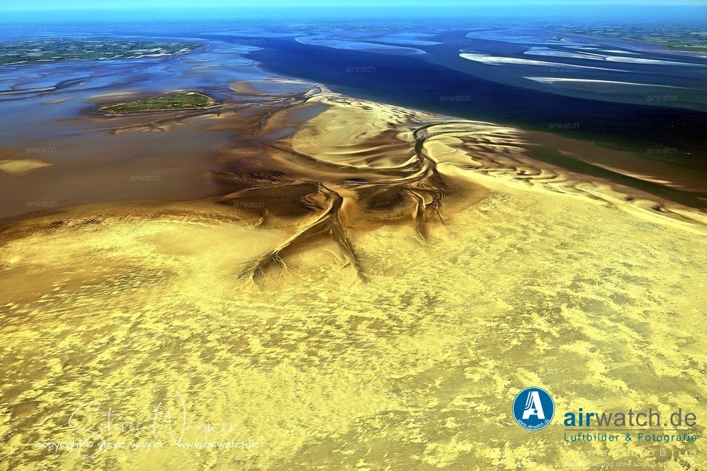 Halligen-Inseln-Weltnaturerbe-Wattenmeer-Mai-23-airwatch-wagner-240A3101 | Entdecken Sie atemberaubende Luftbilder und Fotografien auf airwatch.de - Tauchen Sie ein in eine Welt voller faszinierender Aufnahmen aus der Vogelperspektive.