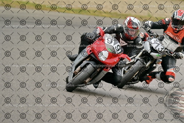 25bt05-1079 | markuskiefer.com - Realisiert mit Pictrs.com