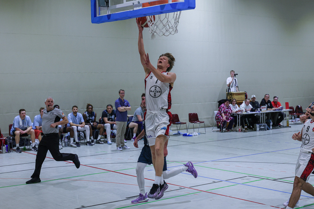 1.Regio BAYER GIANTS vs LippeBaskets Werne-122 | Fotos von Basketballspielen aus dem Raum NRW fotografiert von Gero Mueller-Laschet und Daniel Schaefer - Realisiert mit Pictrs.com
