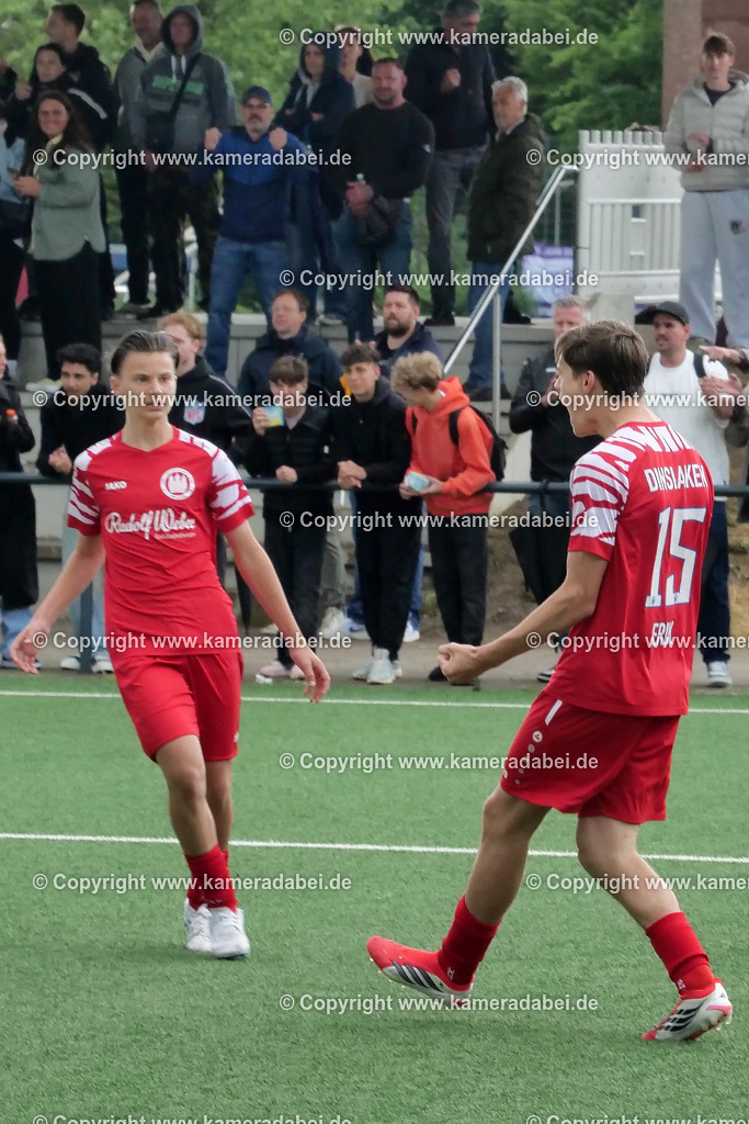 Fußball : C-Junioren : Aufstieg Regionalliga West : SUS 09 Dinslaken - Vfb 03 Hilden am 04.06.2026 in Dinslaken | Fußball : C-Junioren : Aufstieg Regionalliga West : SUS 09 Dinslaken (rotr Trikots)- Vfb 03 Hilden (weiße Trikots) am 04.06.2026 in Dinslaken - Realisiert mit Pictrs.com