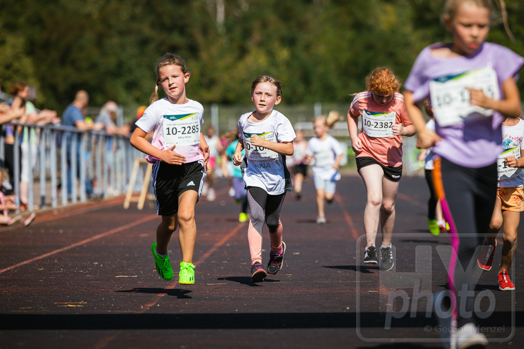 16. Hoywoj-CityLauf im Sportforum Hoyerswerda - 16.09.2023 | 1km VBH-Grundschul-Lauf 2. Klassen - Realisiert mit Pictrs.com