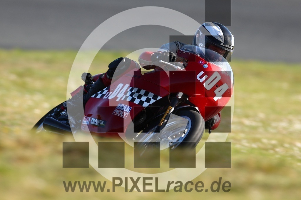 0u04-20250412_03771 | Schöne Erinnerungen an spannende Momente - das festzuhalten ist unser Job. PIXELrace.de ist seit 2003 auf den Rennstrecken Europas unterwegs um die Action draußen beim Fahren und die wunderbare Stimmung imm Fahrerlager für euch einzufangen.