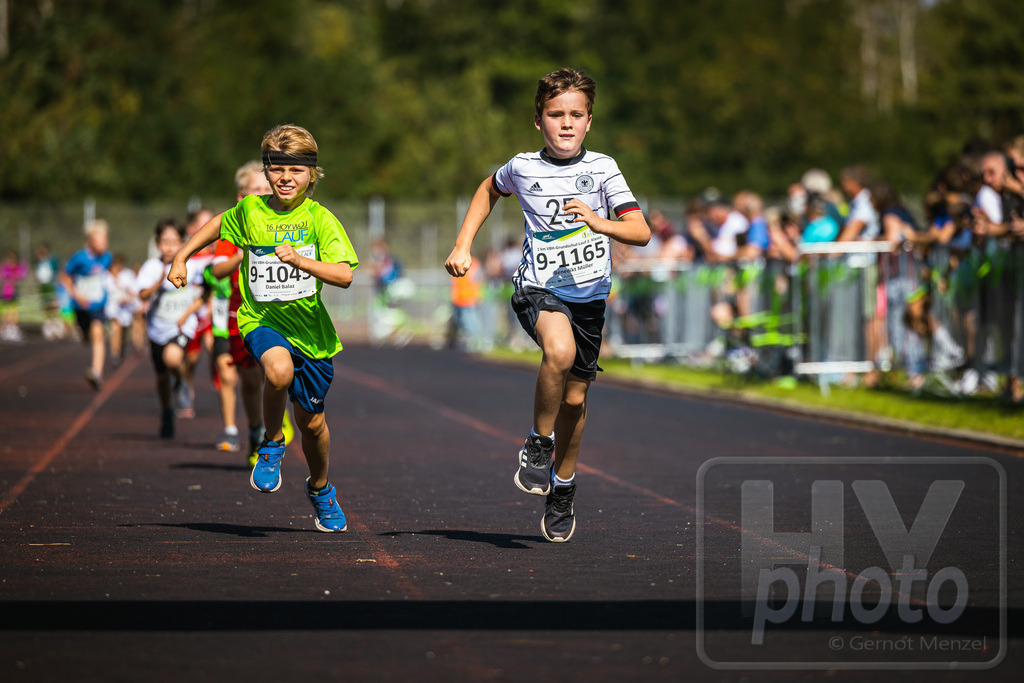 16. Hoywoj-CityLauf im Sportforum Hoyerswerda - 16.09.2023 | 1km VBH-Grundschul-Lauf 2. Klassen - Realisiert mit Pictrs.com