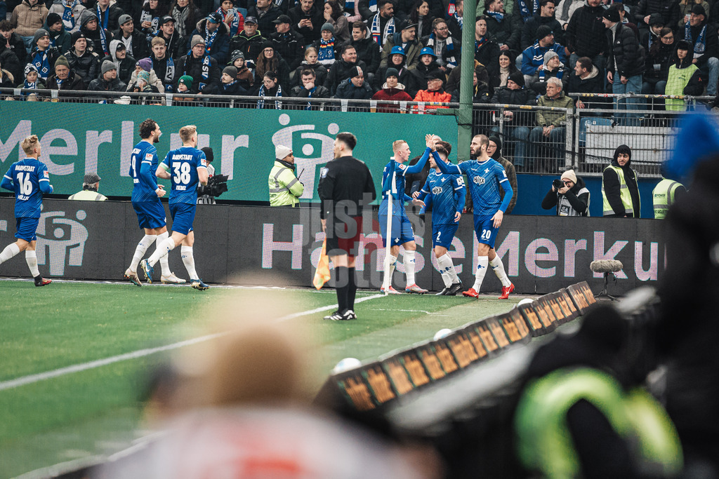 Fußball | Männer | Saison 2024/2025 | 2. Fußball-Bundesliga | 15. Spieltag | Hamburger SV vs. SV Darmstadt 98 | 08.12.2024 | Aleksandar Vukotic (#20, SV Darmstadt 98) jubelt nach seinem Tor