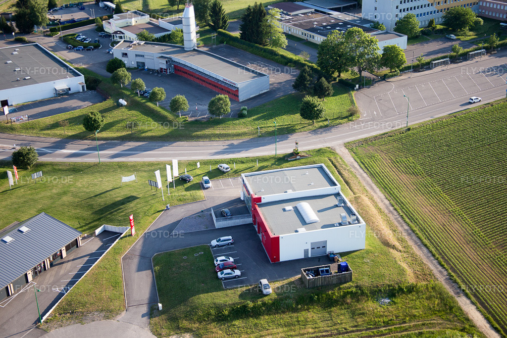 Luftbild: Ortsansicht in Soultz-sous-Forêts im Bundesland Bas-Rhin in Frankreich. Foto: IMG_080212.jpg vom 05.06.2015 durch Werner Riehm/FLY-FOTO.de