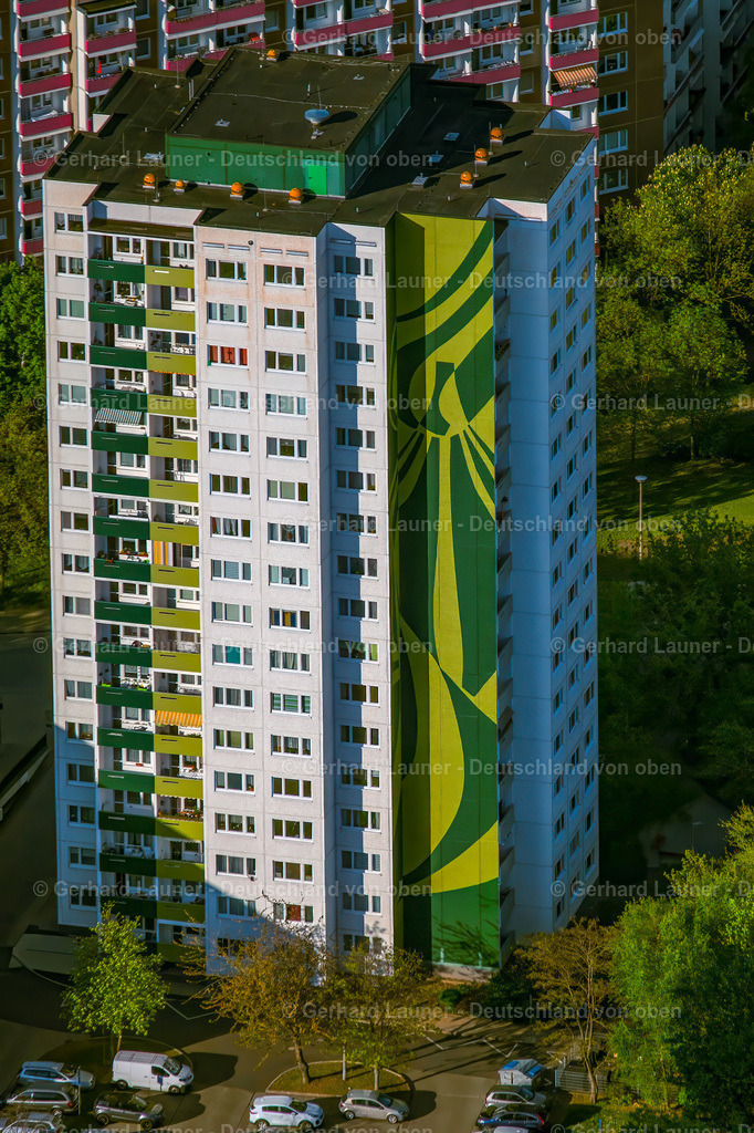 4026146 | ERFURT 06.05.2020 Hochhaus- Gebäude im Wohngebiet an der Budapester Straße im Ortsteil Moskauer Platz in Erfurt im Bundesland Thüringen, Deutschland. // High-rise building in the residential area on Budapester Strasse in the district Moskauer Platz in Erfurt in the state Thuringia, Germany. Foto: Gerhard Launer