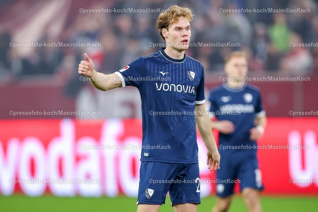 F9527022601008 | 27.02.2026, Fußball, Fortuna Düsseldorf - VfL Bochum, 2. Fußball Bundesliga, Merkur Spiel-Arena, Saison 2025 2026: Mats Pannewig&nbsp;(VfL Bochum #24) gestikulierend auf dem Spielfeld   DFB regulations prohibit any use of photographs as image sequences and or quasi-video.